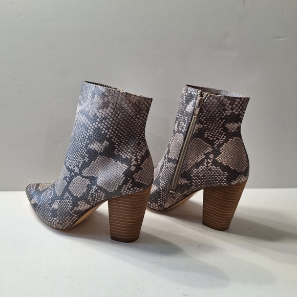 Carlos Santana Tibbie NEW Animal Print Stacked Heel Mobwife Ankle Boots Size 7 - Picture 9 of 13